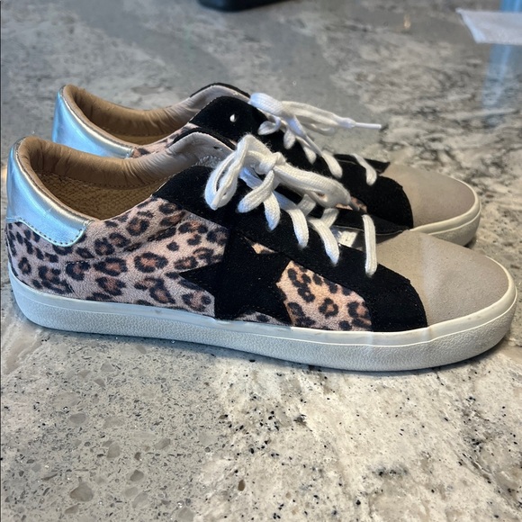 Vici Malia Peach Leopard and Black Women's Sneakers - Picture 8 of 9